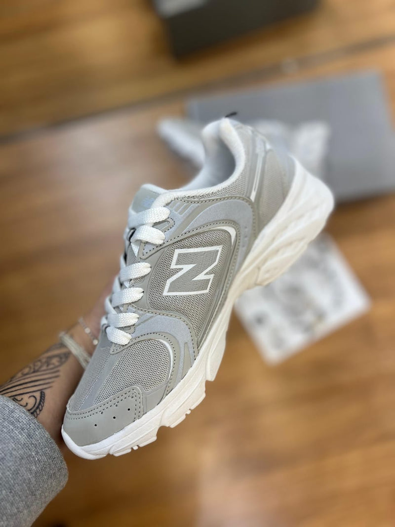 New Balance 530 Beige